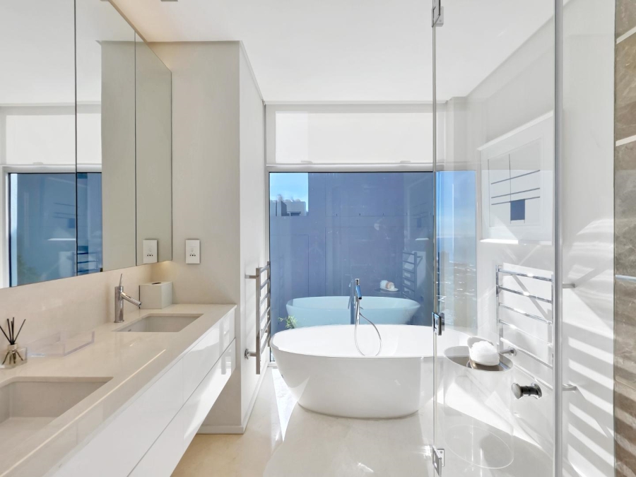 5 Bedroom Property for Sale in Fresnaye Western Cape